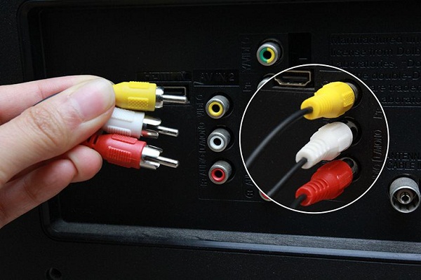 Bạn cần chắc chắn cắm đúng màu phù hợp trên cổng kết nối