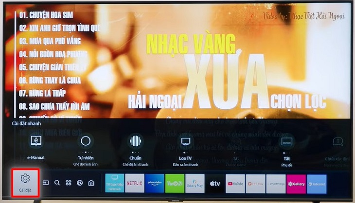 Chọn vào mục Cài đặt của tivi.
