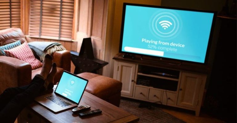 Sử dụng tivi làm màn hình phụ trong công việc nên hay không?