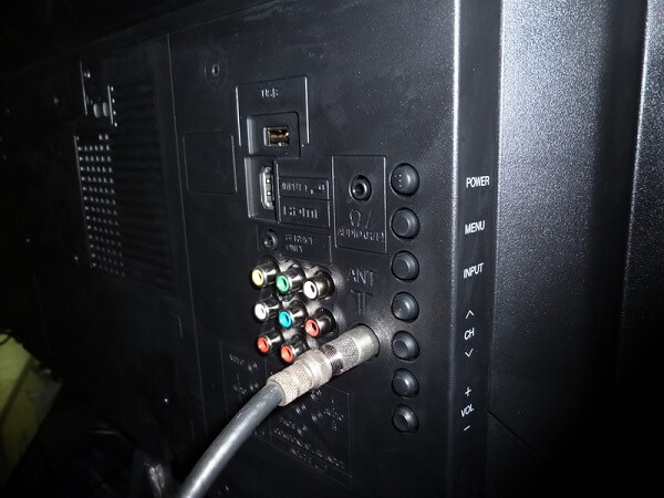 Tivi tự nhiên mất tiếng do dây cáp bị lỏng