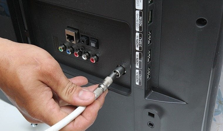 Dây cáp kết nối bị hỏng làm ảnh hưởng chất lượng âm thanh