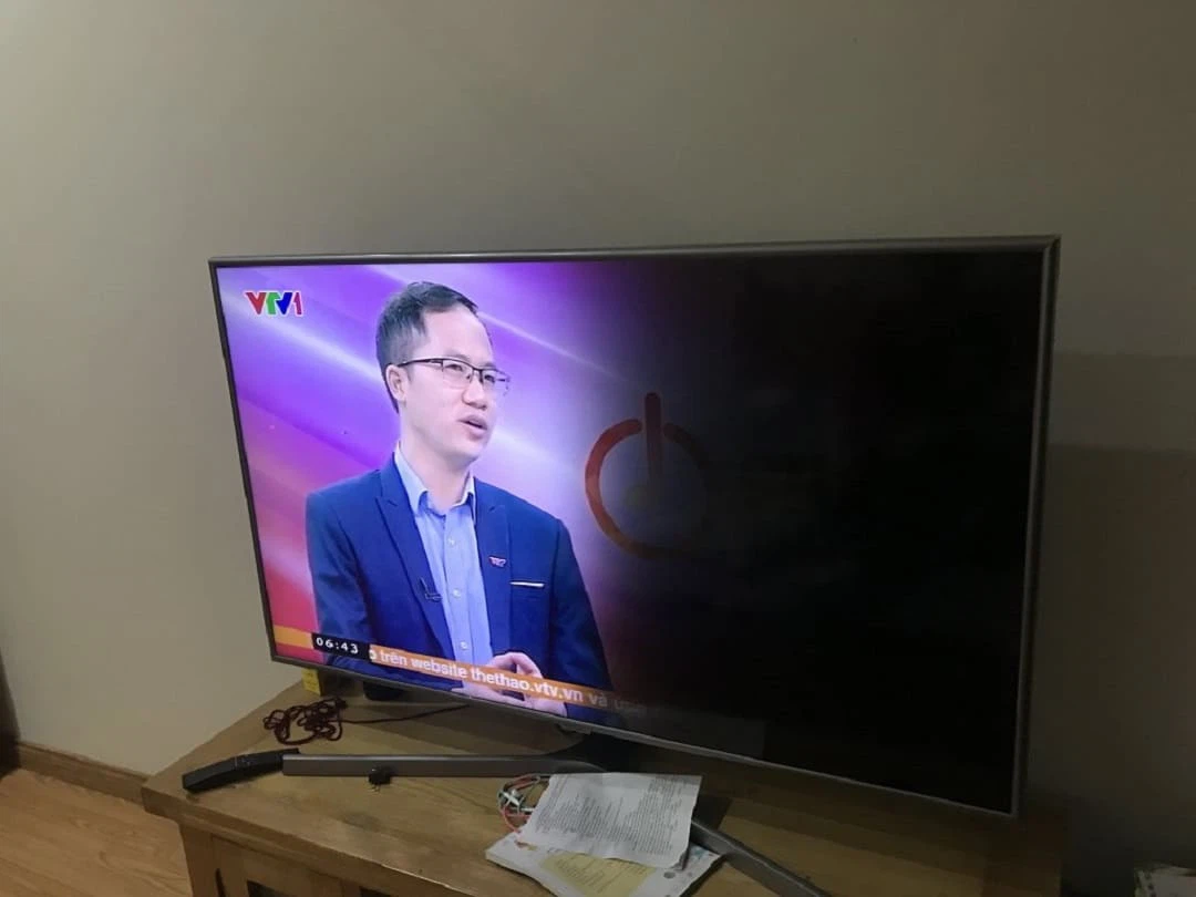 Nguyên nhân tivi TCL bị đen nửa màn hình