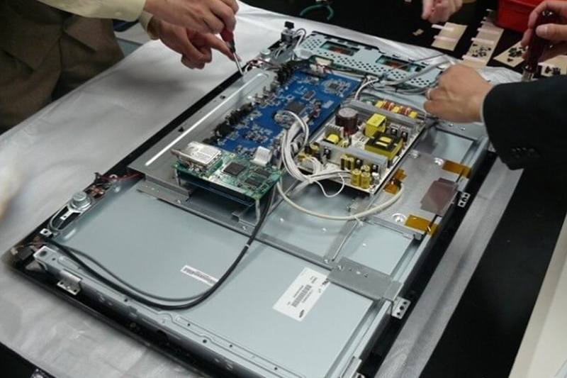 Cần làm gì khi tivi bị sét đánh?