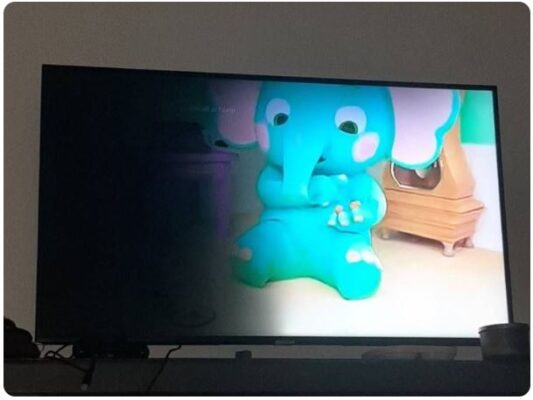 5 cách khắc phục khi tivi Toshiba bị đen nửa màn hình tại nhà