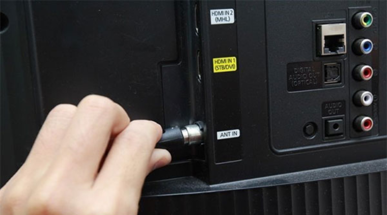 Kiểm tra các đầu cổng kết nối