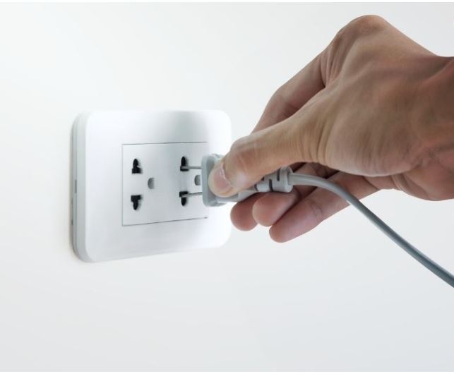 Tắt tivi bằng cách rút dây điện