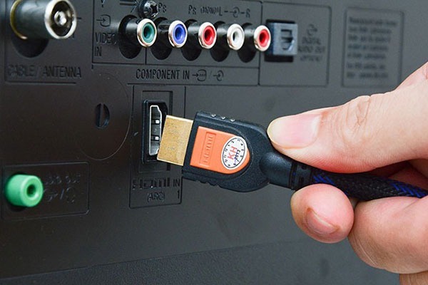 Kiểm tra lại các dây cáp như HDMI, VGA..