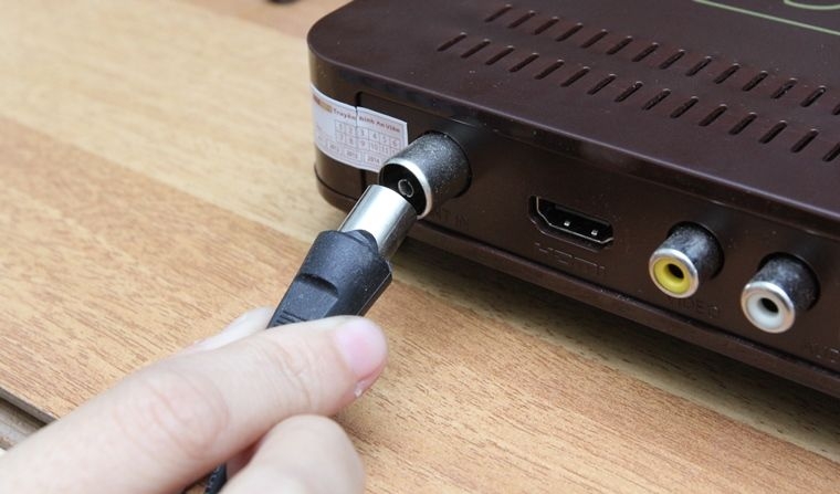 Kiểm tra cáp kết nối, cổng HDMI trên tivi
