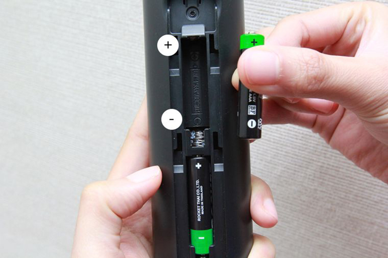 Kiểm tra lắp pin hoặc thay pin remote