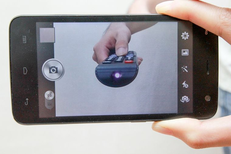 Sử dụng điện thoại kiểm tra remote hồng ngoại