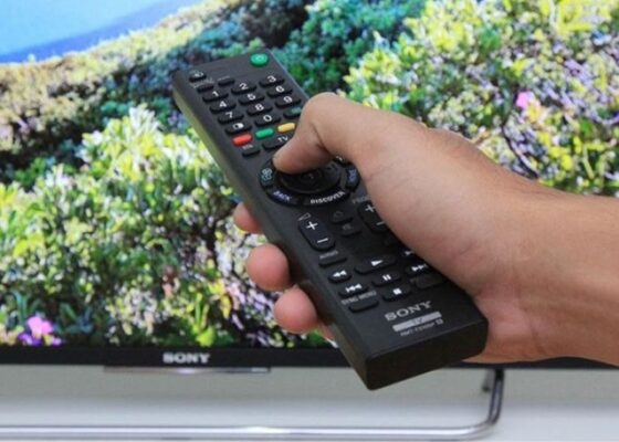 Điều khiển tivi Sony bị liệt - Có cách nào khắc phục?