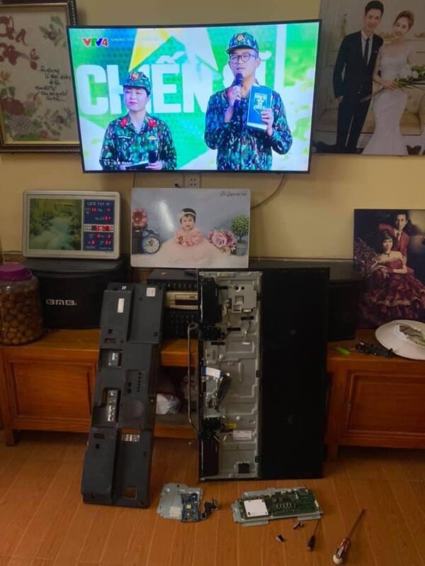 Tận dụng tivi hỏng màn hình - Sử dụng các linh kiện bên trong tivi