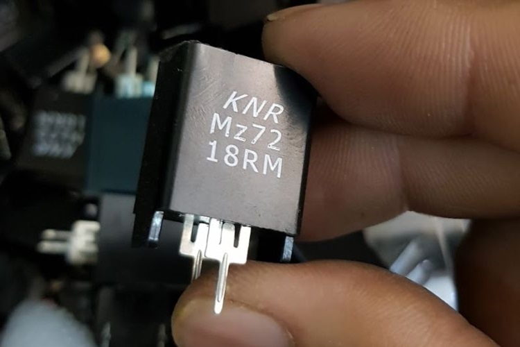 Tivi Sony bị loang màu do Điện trở nhiệt của tivi bị hỏng