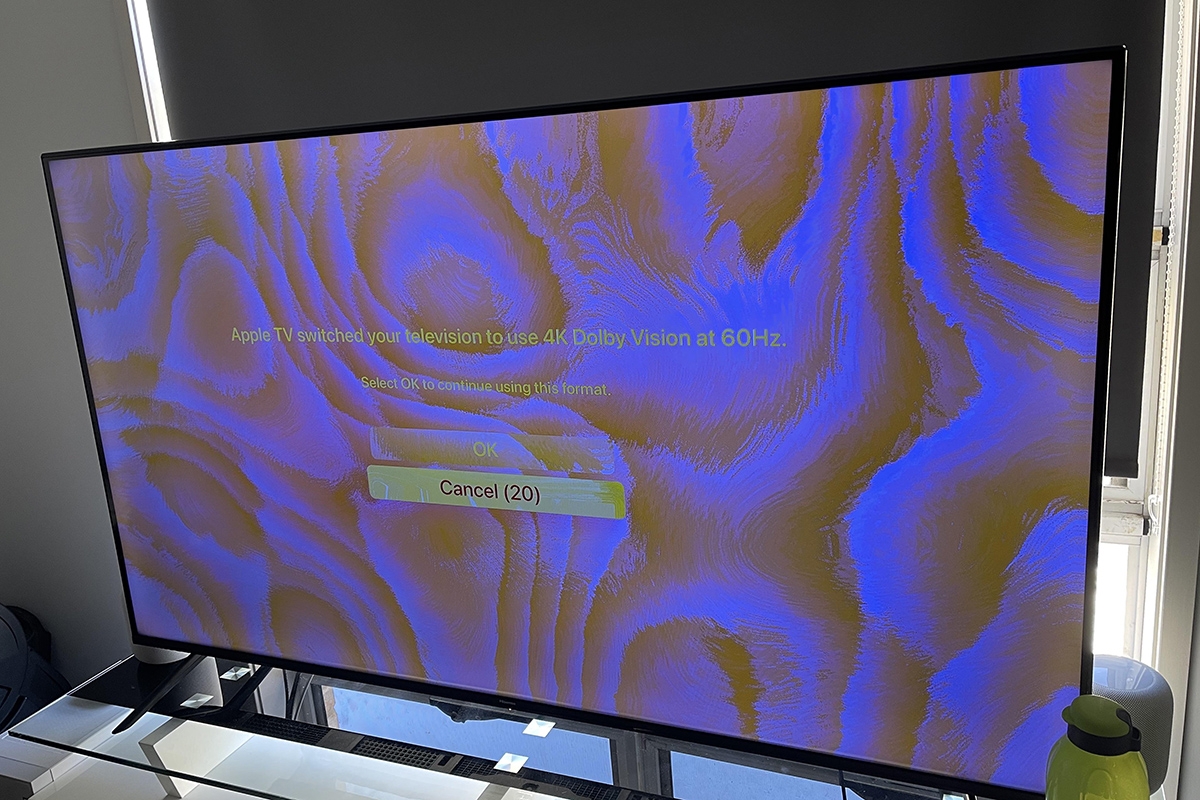 Tivi Sony bị nhiễu màn hình do kết nối dây cáp hỏng khiến tín hiệu yếu