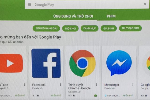 Giao diện khi đăng nhập CH Play có trên tivi Asanzo