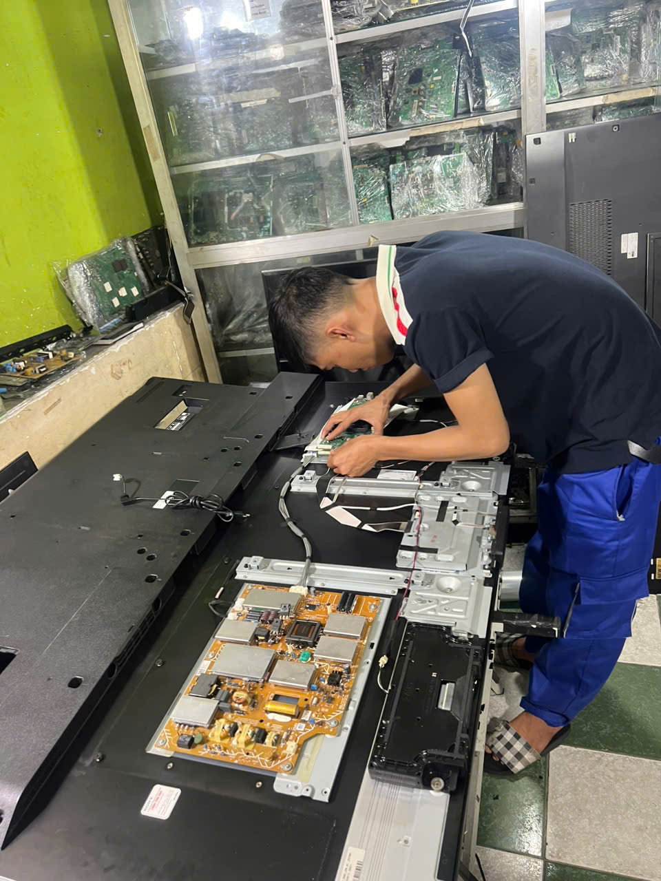 Thay đèn LED tivi Panasonic