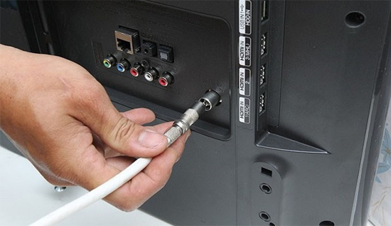 Tivi Hisense phát ra tiếng lạch cạch